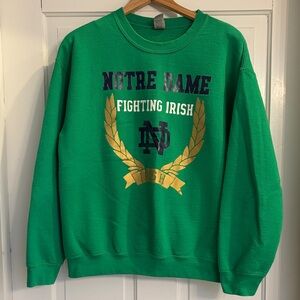 Vintage Gildan Green Notre Dame Sweatshirt Size Medium